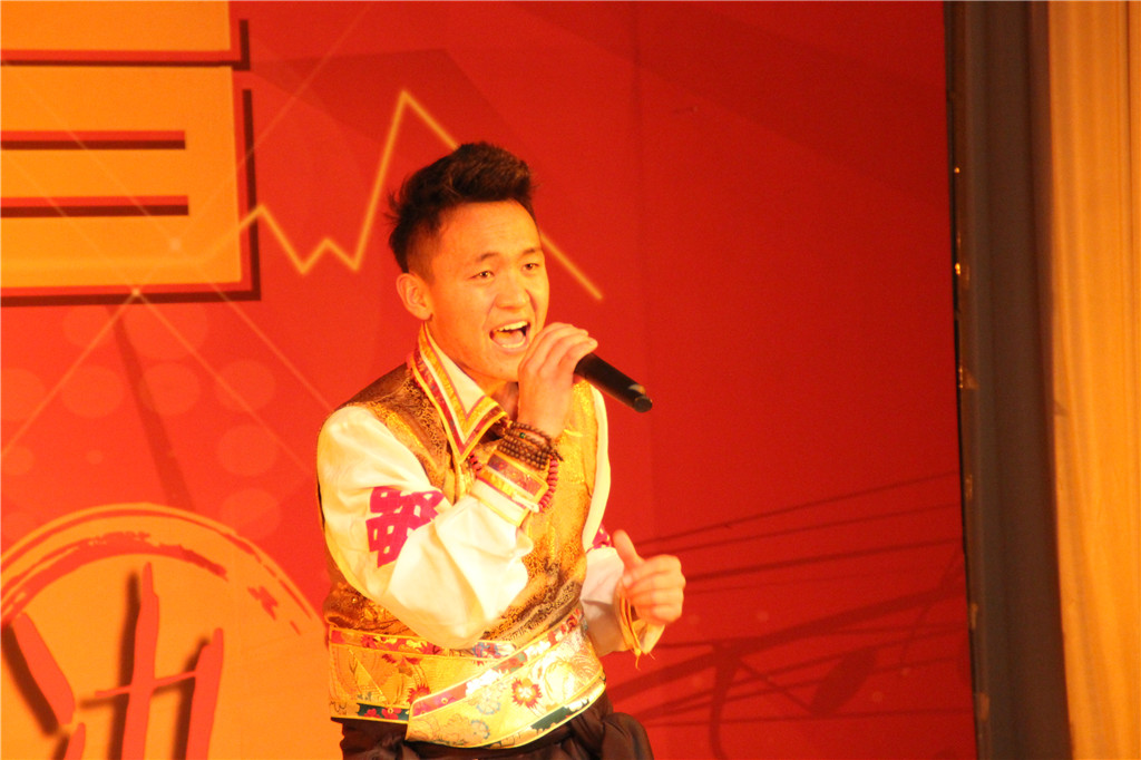 最终,我院获得该项活动总分第三名的好成绩,我院选手旦增贡色凭借