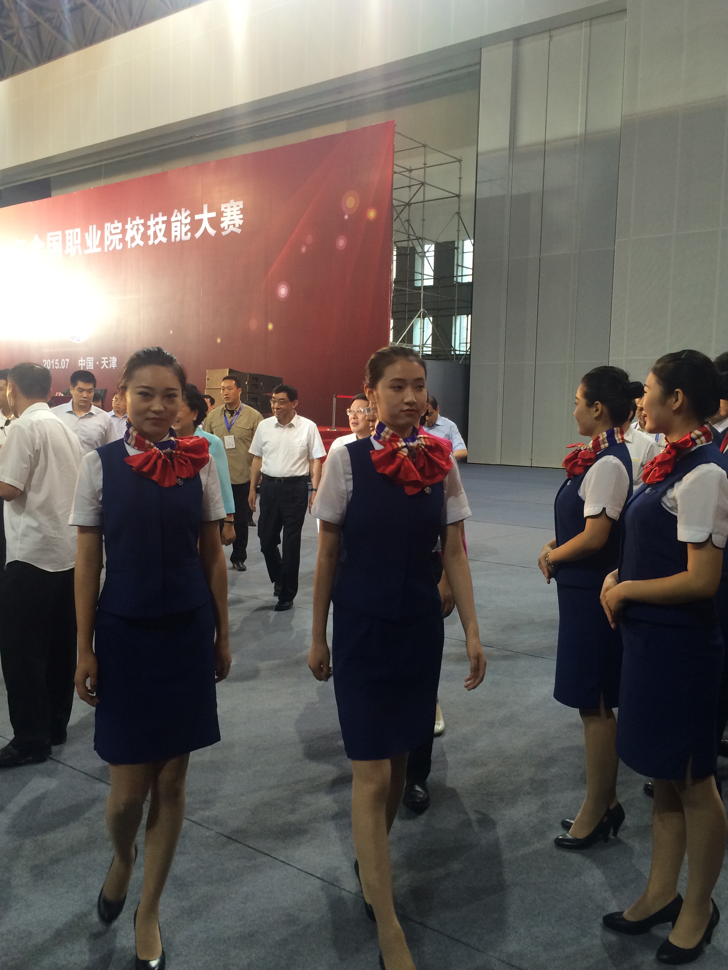 我院学生为全国职业院校技能大赛闭幕式提供礼仪服务