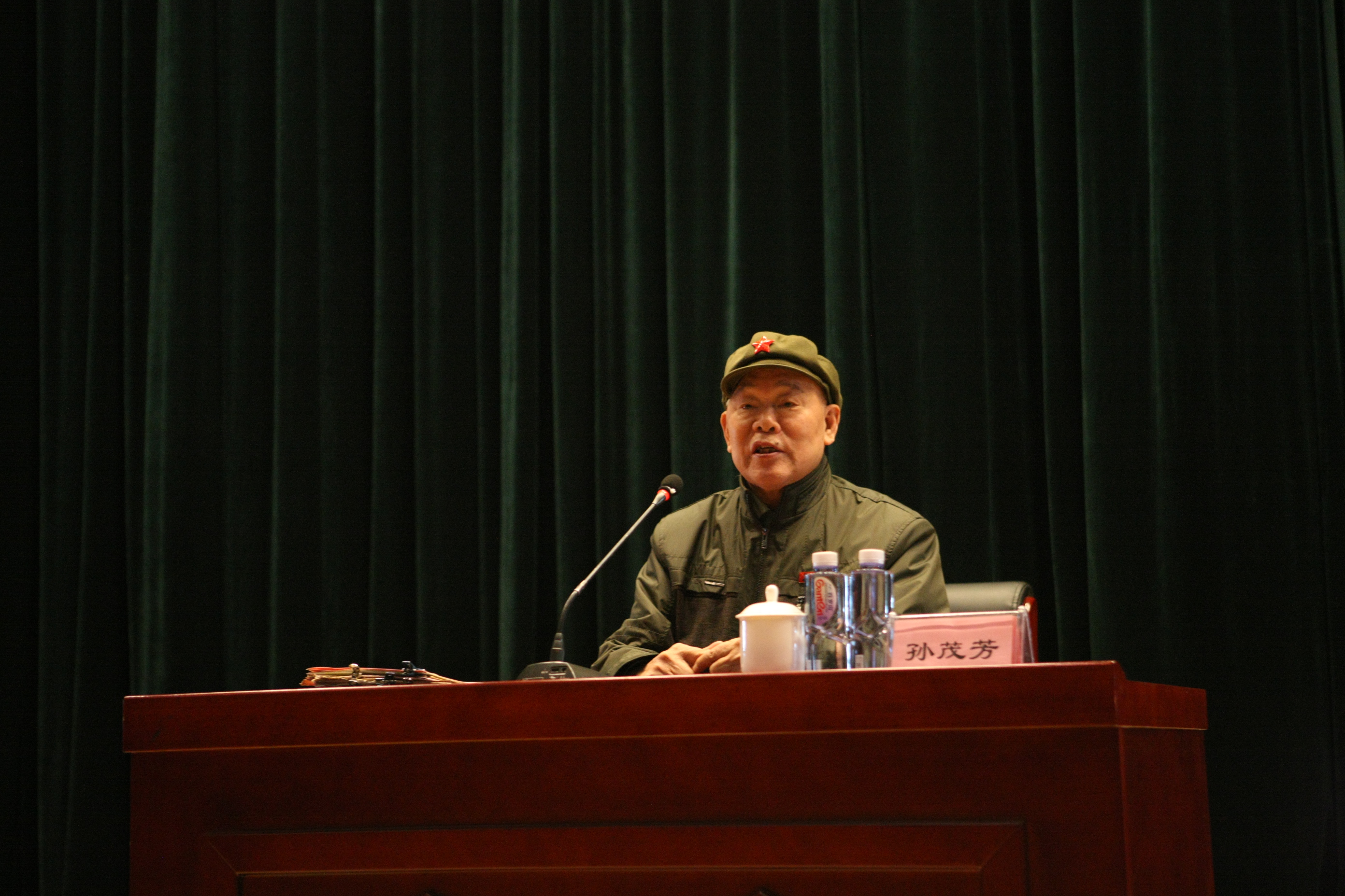 当代雷锋精神根深叶茂传承优秀道德百世流芳学院师生聆听孙茂芳将军做